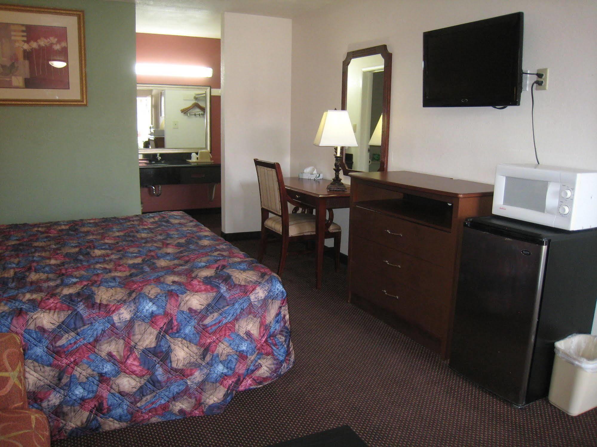 Motel 8 Maricopa Bagian luar foto