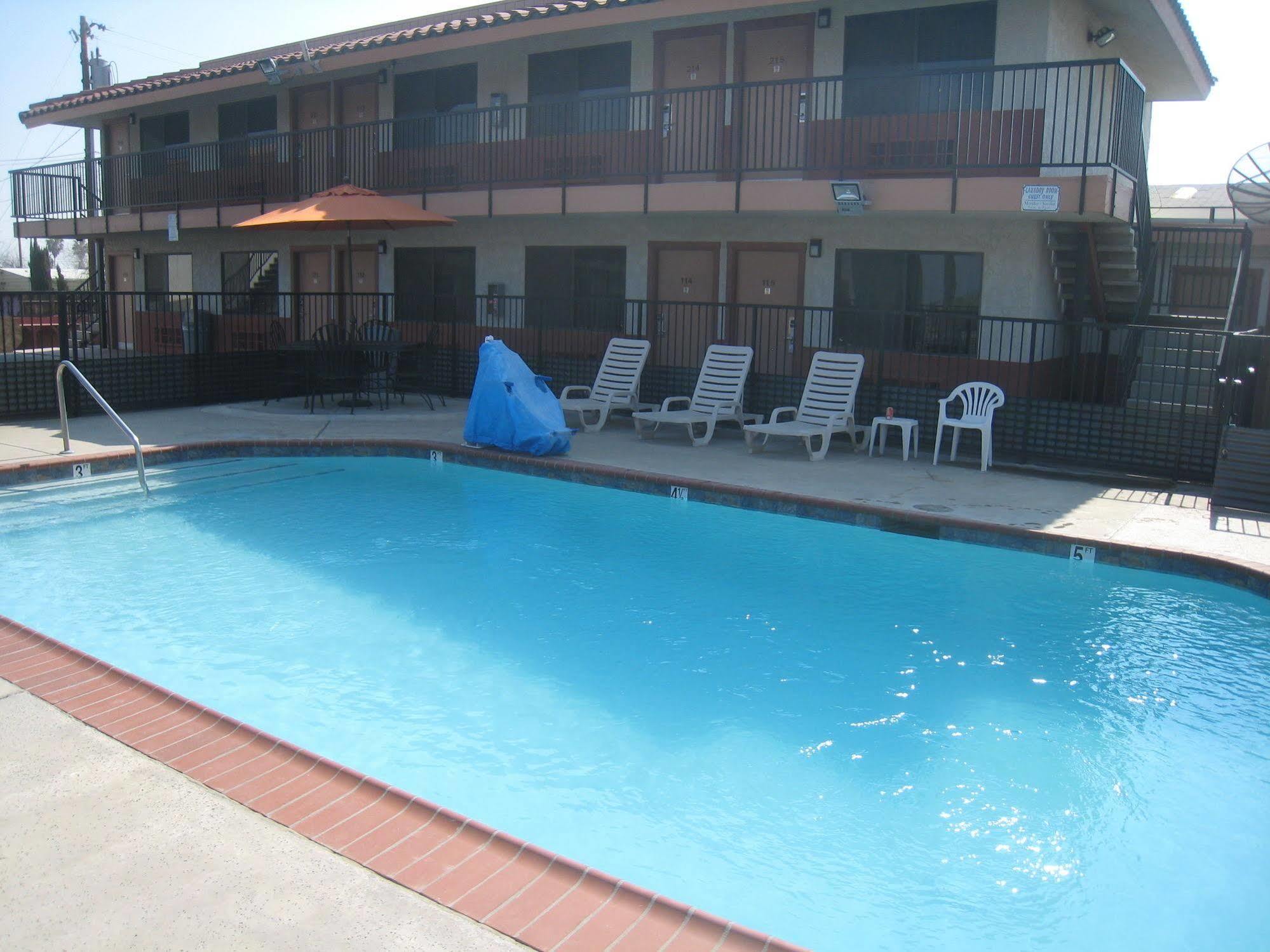 Motel 8 Maricopa Bagian luar foto
